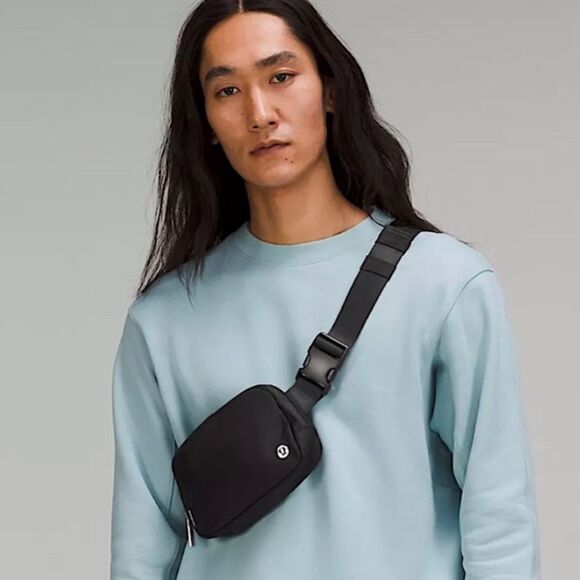 NWT New Lululemon Everywhere Belt Bag, Black w/Silver Hardware 1L Bum Bag - Picture 7 of 14